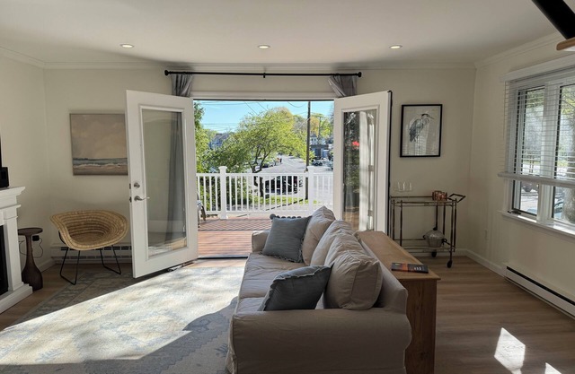 The Boathouse: Riverfront cottage located across from vibrant Ipswich Town Wharf