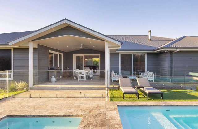 The Break Pool, Spa, Sauna & Beach