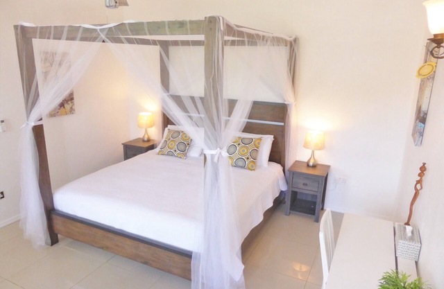 The Buckingham, luxurious & spacious near pool, stunning sea views