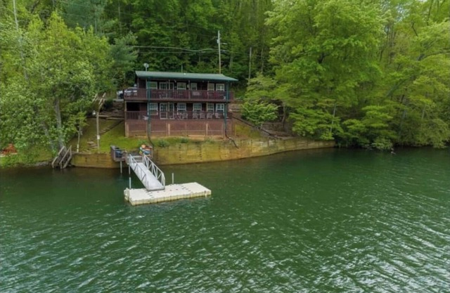 The Buffalo Lake House-Lake Front-Fire Pit-Kayaks-Private Dock