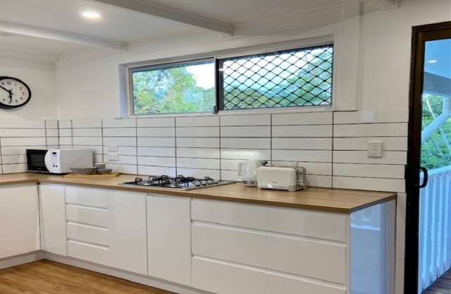 The Cabin on acreage, 20 minutes to Sunshine Coast shops and beaches