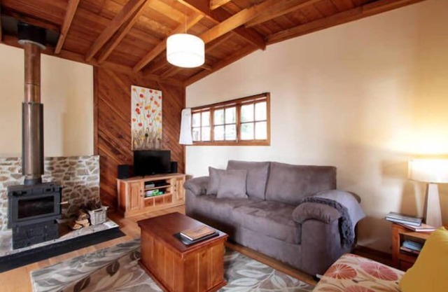 The Cabin-Wake up to the sound of native birdlife.