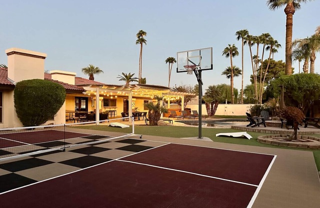 The Callahan☼Sports Bar+Pool+Gym+HotTub+Bball!