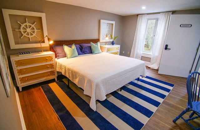 The Capitol Inn Sarasota Room - King bed