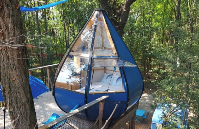 The caravan and its drop of WATER