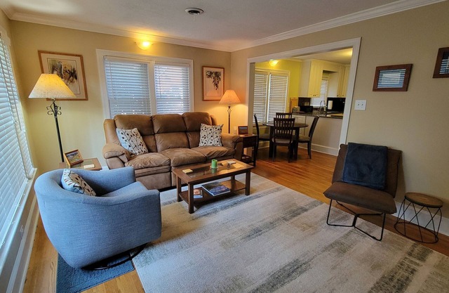 The Carolina Place, walking distance to downtown