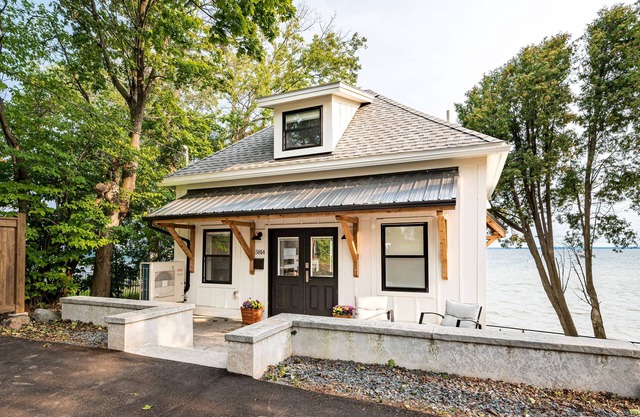 The Carriage House on Lake Superior I Lakeshore & Views I by Relax Open Air