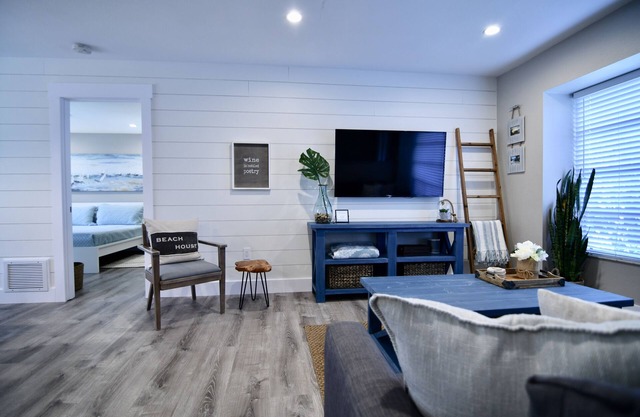 The Casa Coco | Coronado: Updated home, Heated pool close to S. Venice beach.