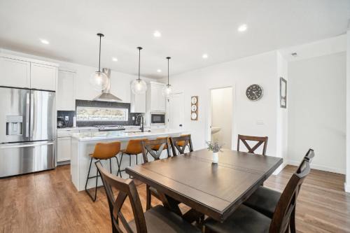 The Charleston by Crafty Casitas, near Snowbasin, 2 Kings and a Queen