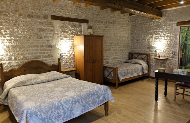 THE CHARMENTAISE charming B & B at the gates of La Rochelle and the Marais Poitevin