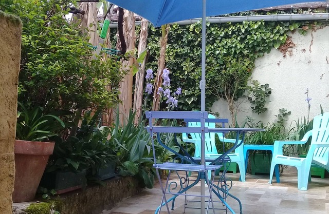 'The Claire's house' independant terrace in an old village couze saint front