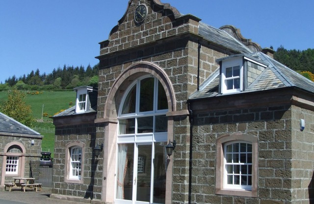 THE CLOCKTOWER, pet friendly, character holiday cottage in Perth