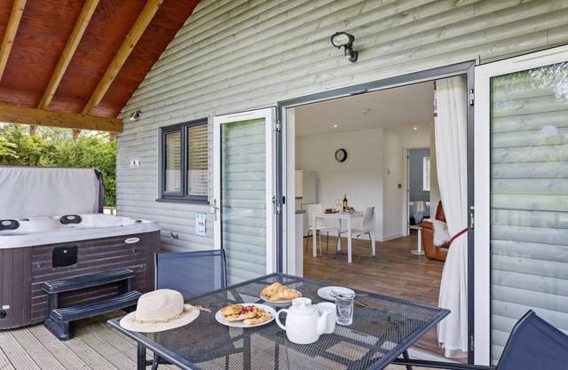 The Clover Lodge, Redlake Farm