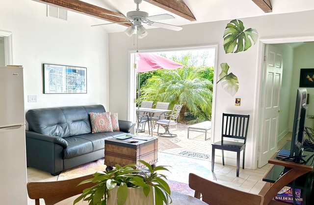The Coach House- Entire Home - 2 bedroom/3 bath Orlando getaway!