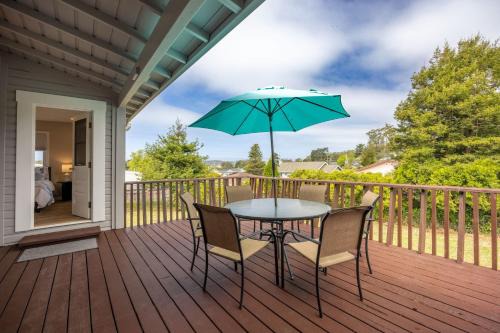 The Coastal Retreat Scenic Harbor Ocean Views Walk to Beach Restaurants