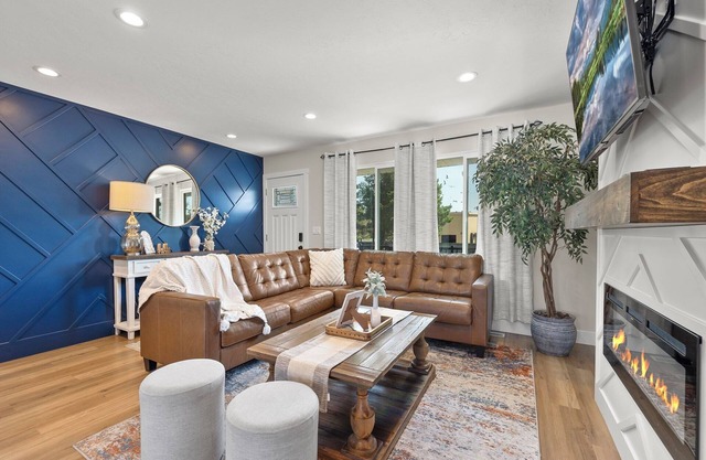 The Comfy Rambler- 6 bd 3 bath House