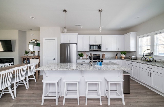 The Common House - 7 min to LU, Family Friendly, Great Location, sleeps up to 8!