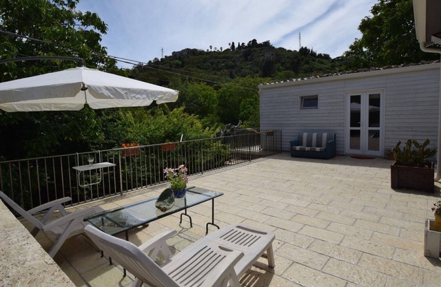 "The Cottage" by IRMINIO GARDEN immersed in the typical countryside of Ragusa Ibla.