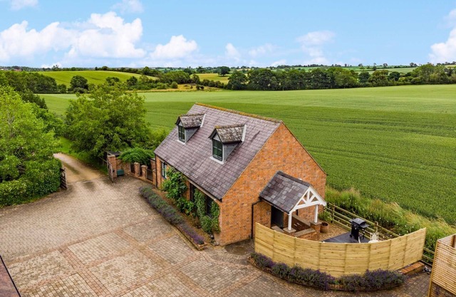 The Cottage · Luxury Romantic Retreat in Idyllic Rural Location