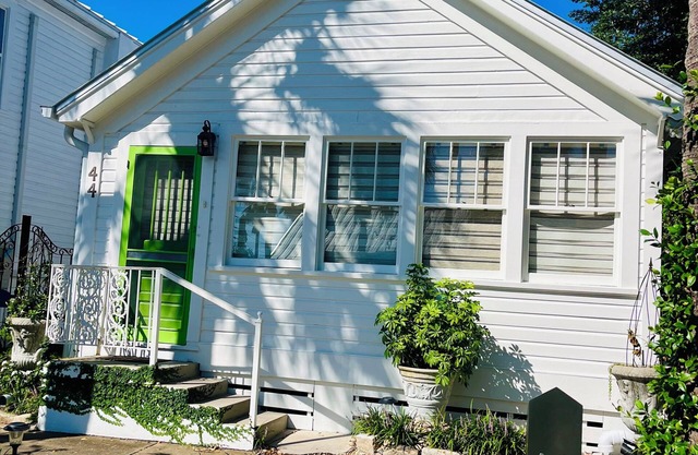 The Cottage on Commerce