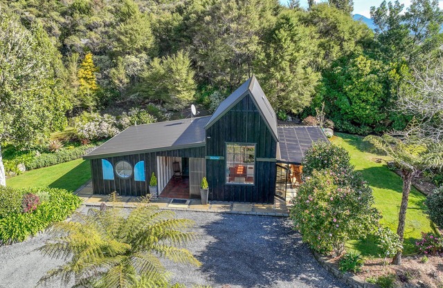 The Cottage on the Hill Pauanui