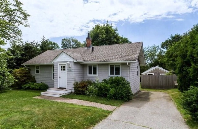 “The Cottages" 3 separate cottages 5 bedrooms