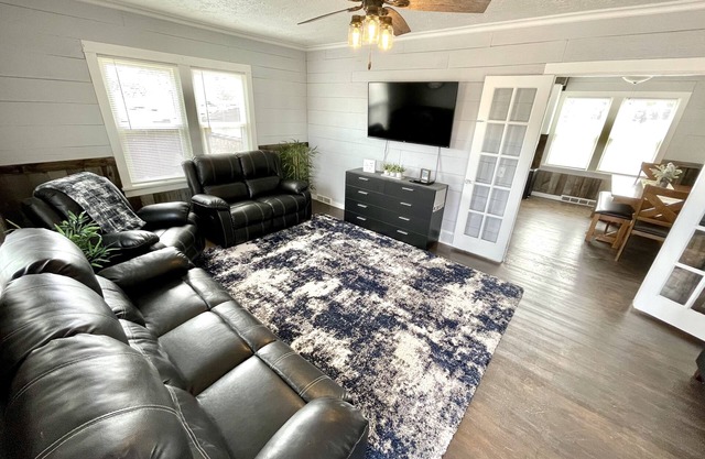 The Cottonwood Cottage - Farmhouse Charm and Comfort.