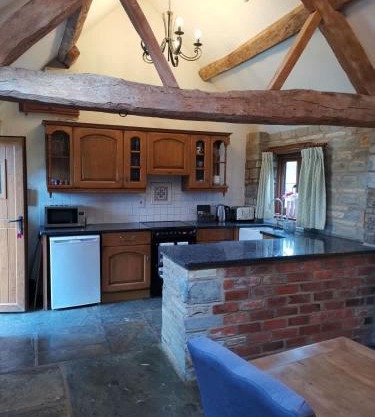 The Cow Shed - farm cottage close to Stratford