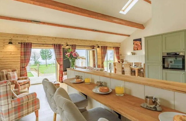 The Cow Shed - Luxury 5* Dorset barn conversion with private hot tub