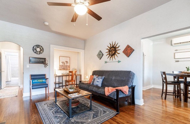 The Cozy Chickasha | Fiber | Extra Parking | W/D