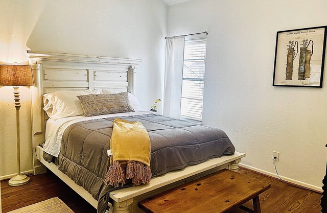 The cozy condo, work from home, long term stays welcome!