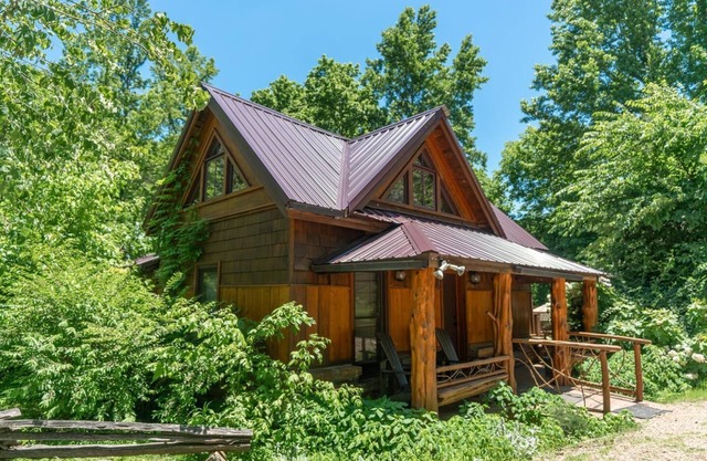 The Creekside Cabin