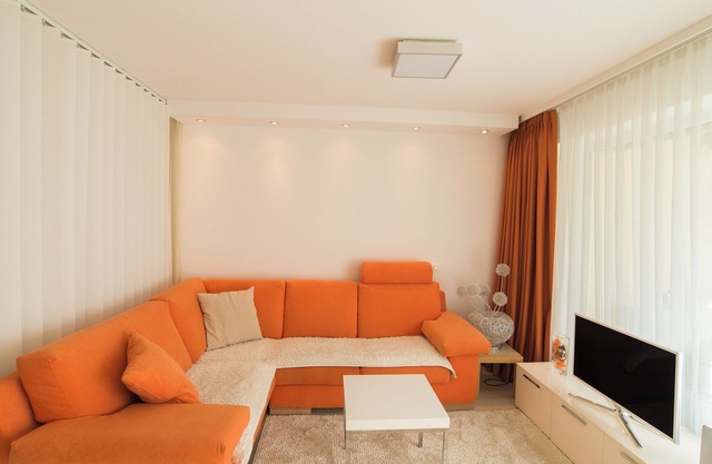 The Cristal apartment house is situated in a quiet, sunny and central location