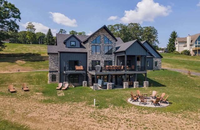 The Crooked Oak Lodge - Deep Creek Lake - Indoor Pool & Hot Tub - Dogs Welcome