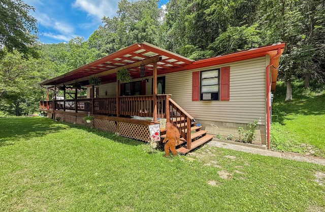 The Cryptid Ranch - 4 Bedroom Cryptid Themed Home Close to Amenities