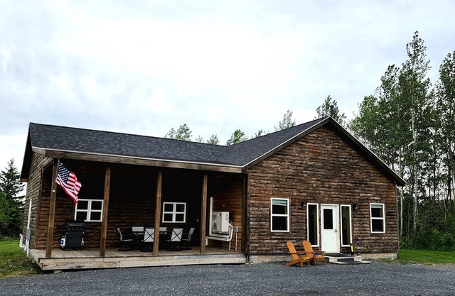 The Den Cabin