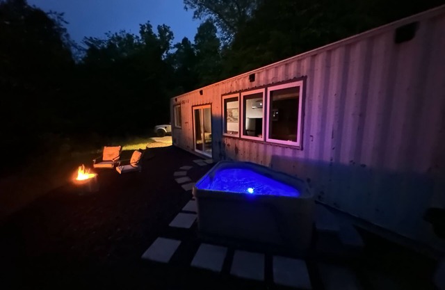 The DEN Shipping Container Cabin-HotTub!-High Speed WiFi!-Great View & Location!
