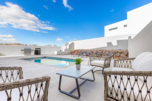 The Desert Loft Pool & Spa Fire Pit Sleeps 20