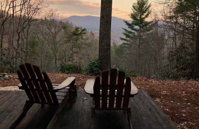 The Doe Branch Cabin - Modern Mountain Retreat