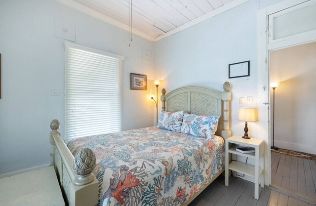 The Downtown Historic Island Hotel Room 27