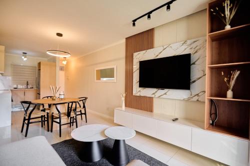 The Dream, Unit N105 at Glen Park