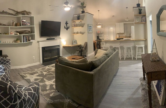 The Driftwood House is completely remodeled 3 bedroom 2 bath centrally located.