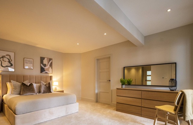 The Elizabeth Suite – Henley 3-Bed + Parking