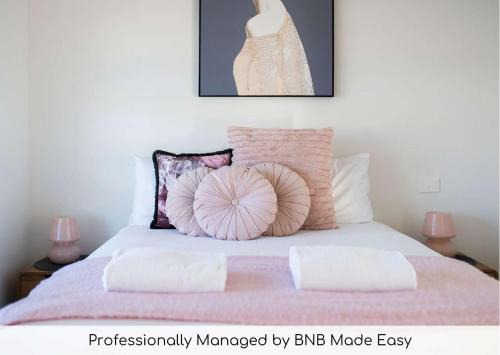 The Elm Apartments - The Pink Room
