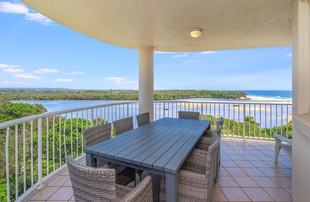 THE ENTRANCE UNIT 13 - Relax on a sunlit balcony overlooking Currimundi Lake and the ocean