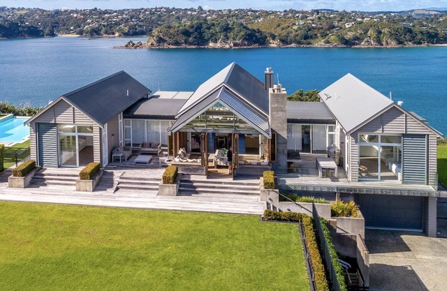 THE ESTATE | Coast & Country |