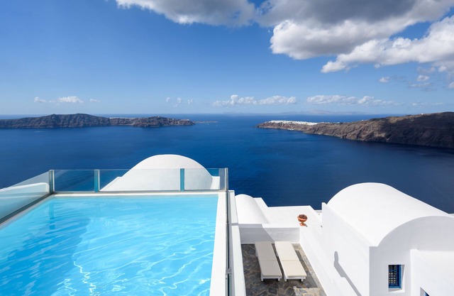 The Exclusive Hotel Experience, in Imerovigli