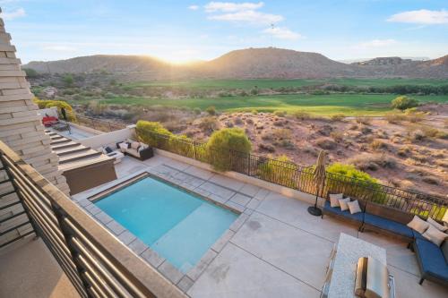 The Fairway Retreat Private Pool & Spasleeps 30