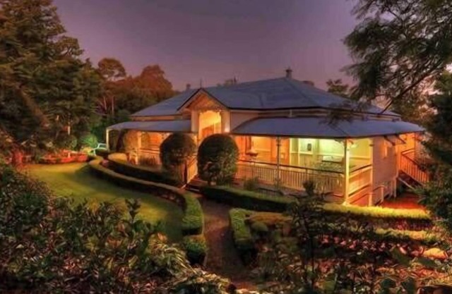 The Falls Montville Manor House - 6 Bedrooms 6 bathrooms Breakfasts included