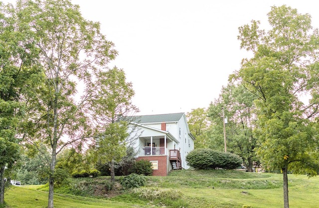 The Farmhouse at Pleasant Ridge | Hot tub